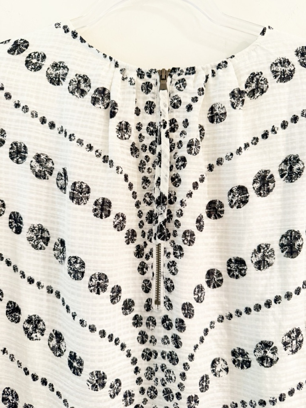 Marie Oliver Linen Blend Puff-Sleeve Harley Blouse - Picture 2 of 7